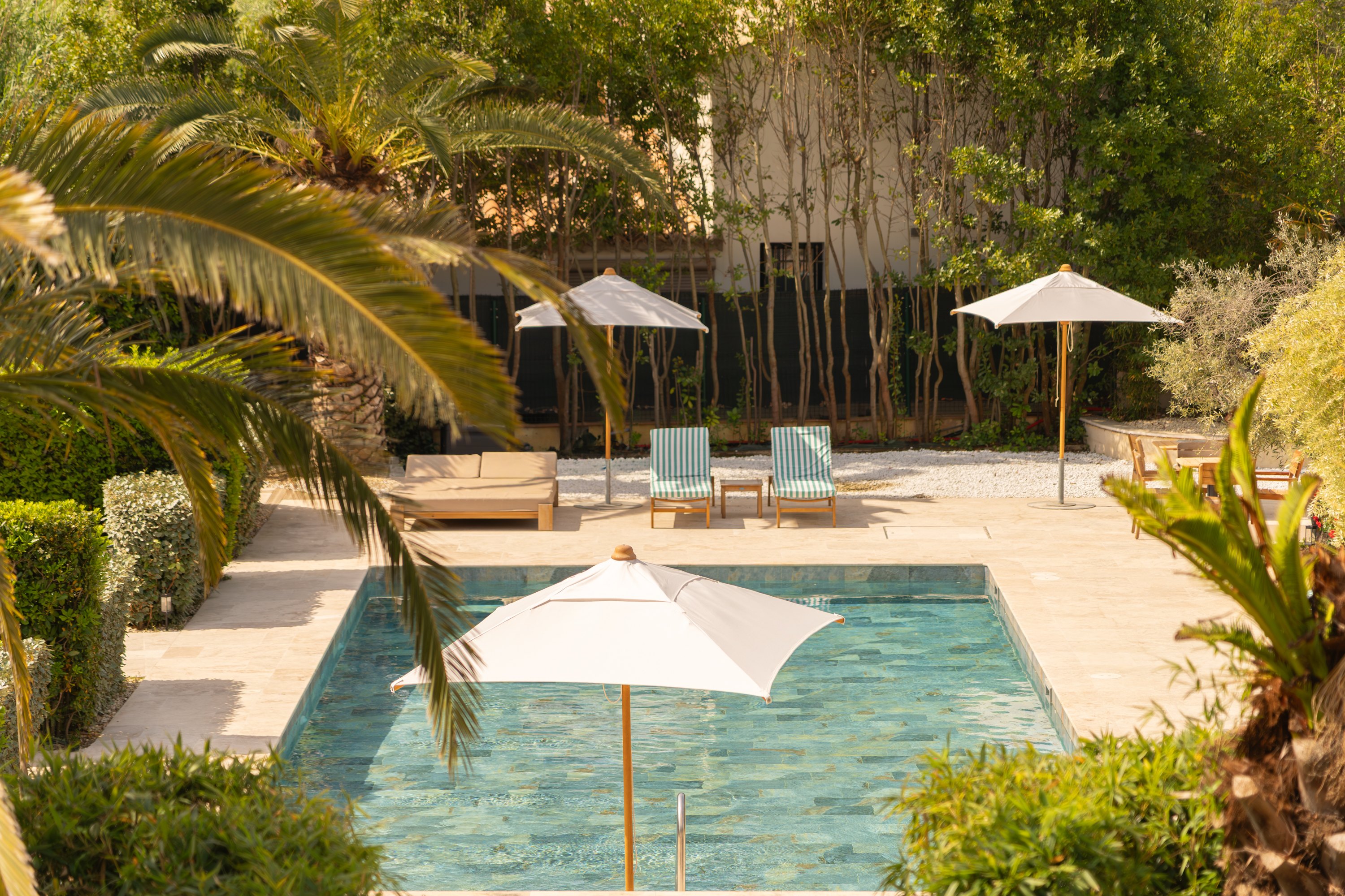 Piscine et jardin